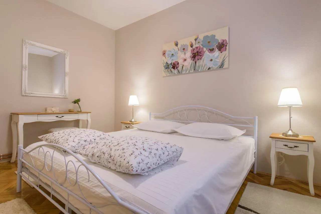 Vacation House Bile Kastela Holiday home